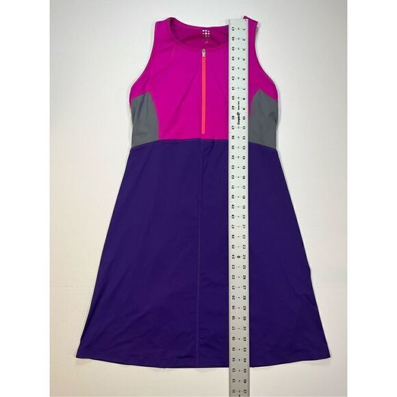 Title Nine Diamalete BuiltIn Bra Sleeveless Front Zip Athletic Dress Size Medium - Picture 4 of 9